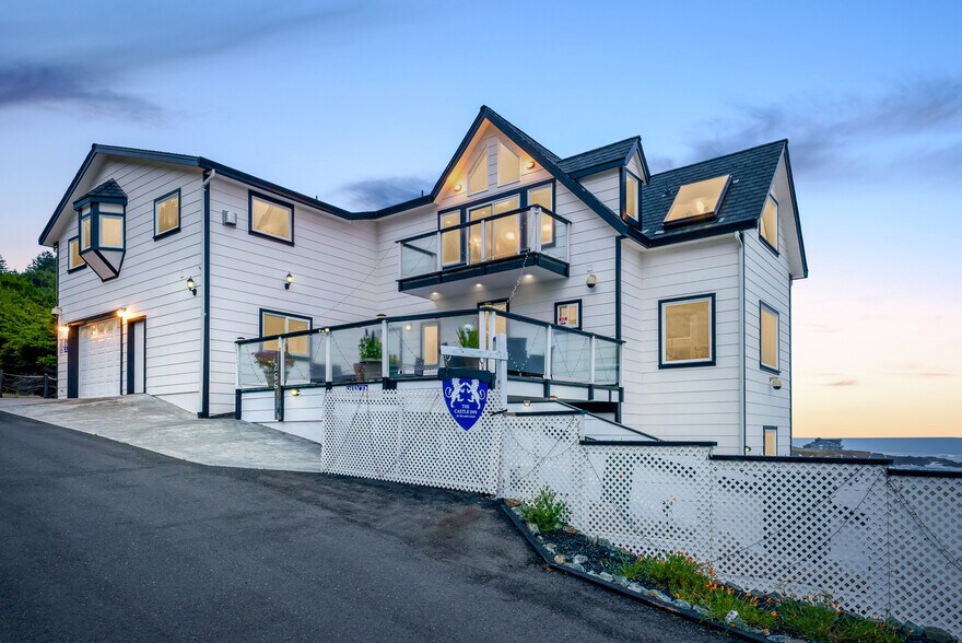 More Photos Of 266 Dolphin Dr, Whitethorn Hotel For Sale