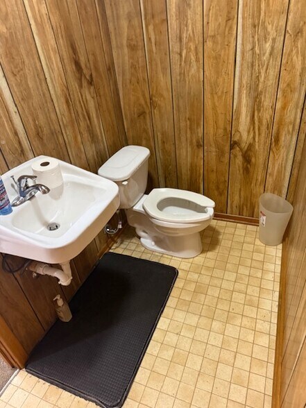 More Photos Of 1291 E Common St, New Braunfels Office For Lease