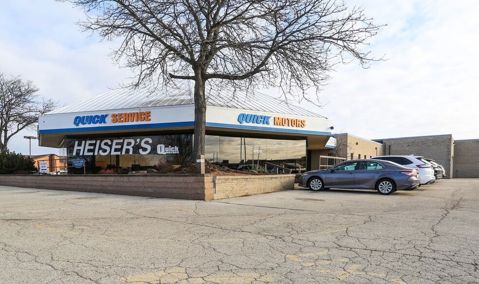Primary Photo Of 7800 N 76th St, Milwaukee Auto Dealership For Lease