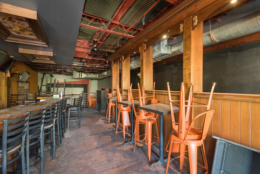 More Photos Of 210 Sw 2nd St, Fort Lauderdale Bar For Lease