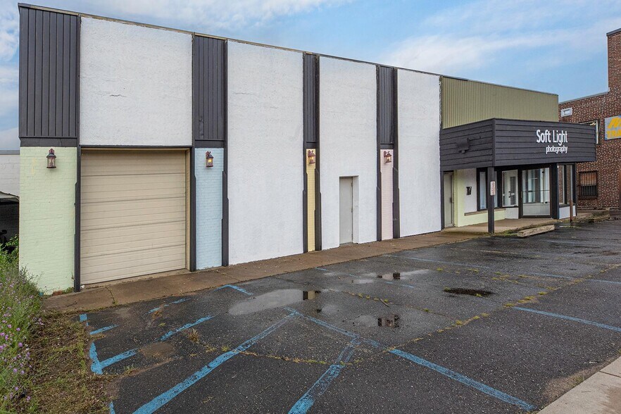 More Photos Of 33 W King St, Rhinelander Storefront Retail Office For Sale