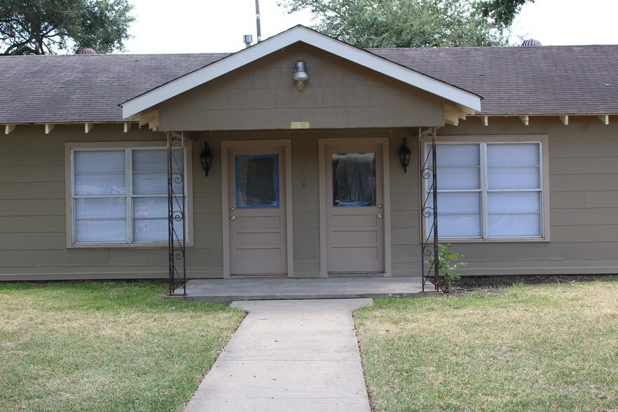 More Photos Of 5605 George Bush Dr, Katy Medical For Lease