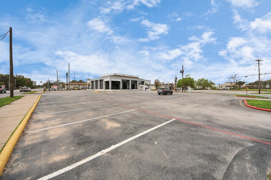 More Photos Of 1100 Jackson St, Richmond Freestanding For Sale