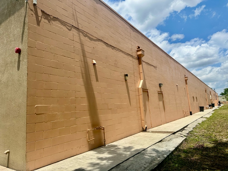 More Photos Of 639 N Pine Hills Rd, Orlando Freestanding For Sale