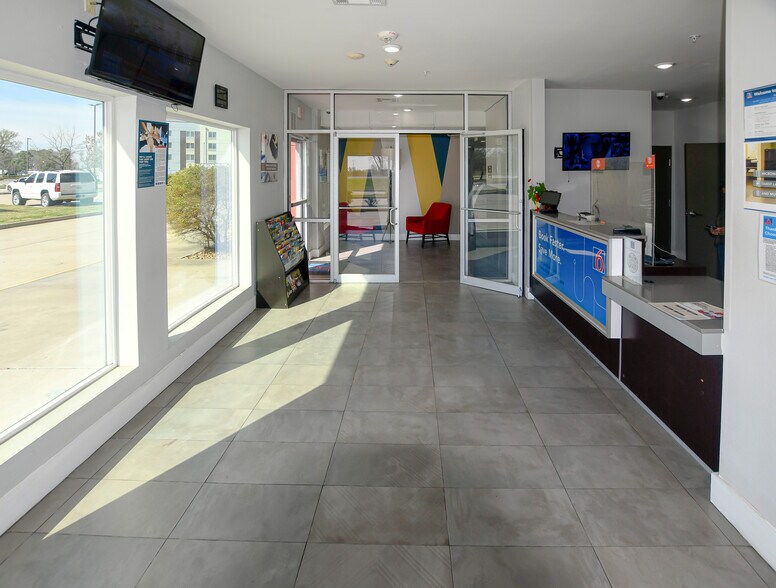 More Photos Of 2740 N Westport Dr, Port Allen Hotel For Sale