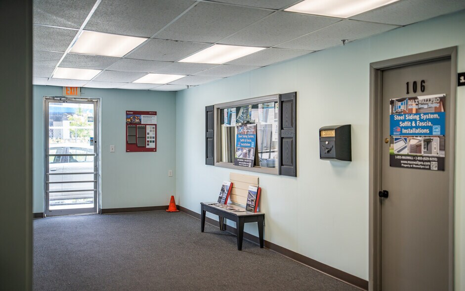 More Photos Of 5107 W University Blvd, Jacksonville Warehouse For Lease