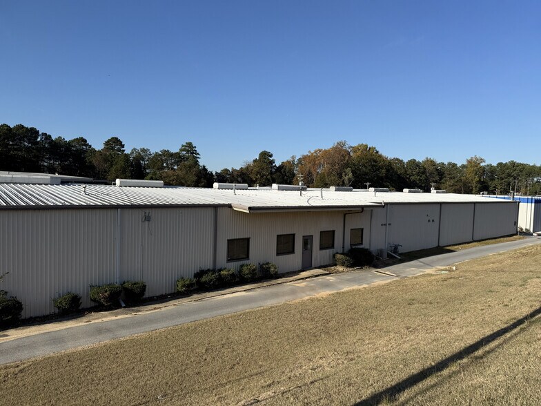 More Photos Of 1718 Highway 138 NE, Conyers Unknown For Lease