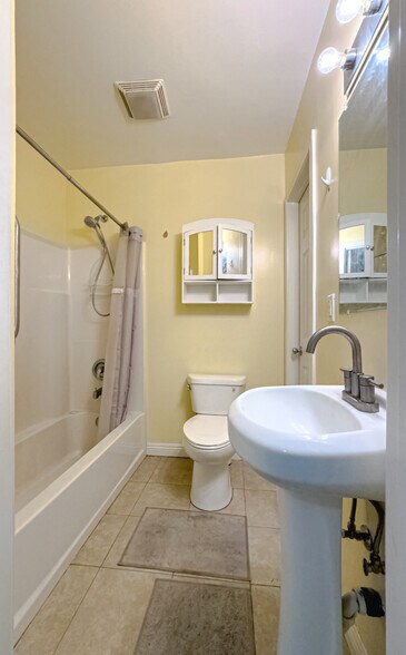 More Photos Of 1409 S New Hampshire Ave, Los Angeles Multifamily For Sale