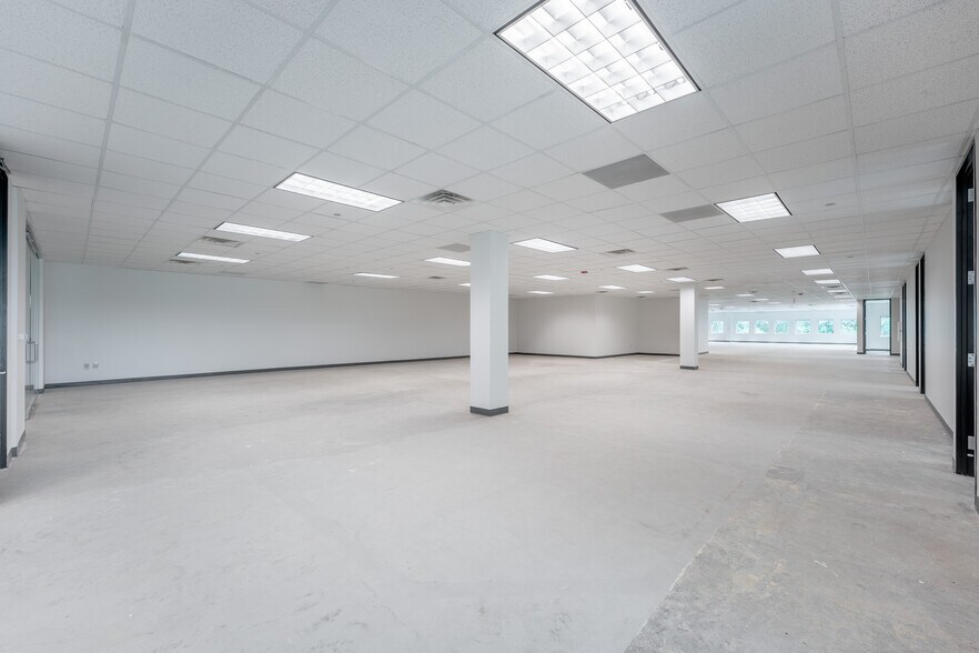 More Photos Of 1750 Valley View Ln, Dallas Office For Sale