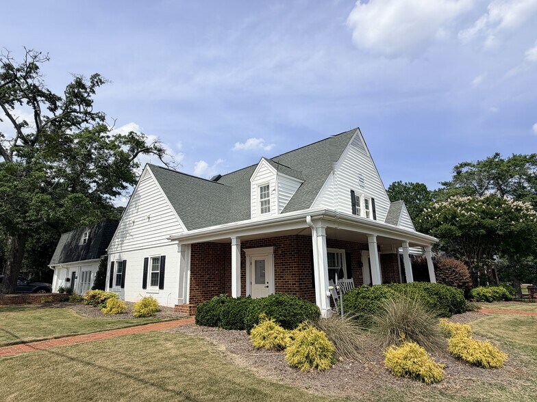 More Photos Of 201 E Academy St, Fuquay-Varina Office For Sale