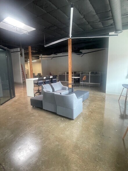 More Photos Of 1025 Goodale Blvd, Columbus Warehouse For Lease