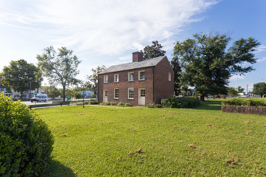 More Photos Of 2800 Princess Anne St, Fredericksburg Loft Creative Space For Sale