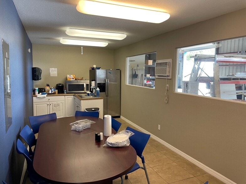 More Photos Of 777 Wesley Ave, Tarpon Springs Warehouse For Lease