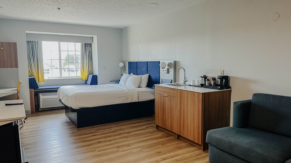 More Photos Of 1640 Cedar St, Raton Hotel For Sale