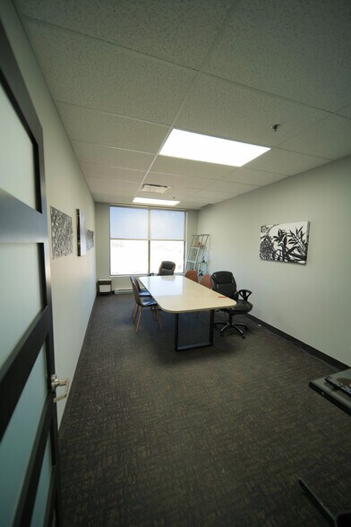 More Photos Of 310-350 Rue Ness, Montréal Light Distribution For Lease