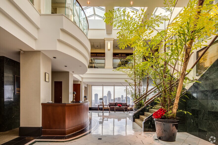 More Photos Of 800 N Magnolia Ave, Orlando Office For Lease