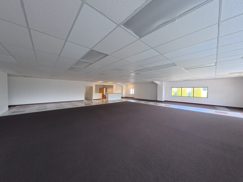 More Photos Of 635 SE Business Way, Bend Showroom For Sale