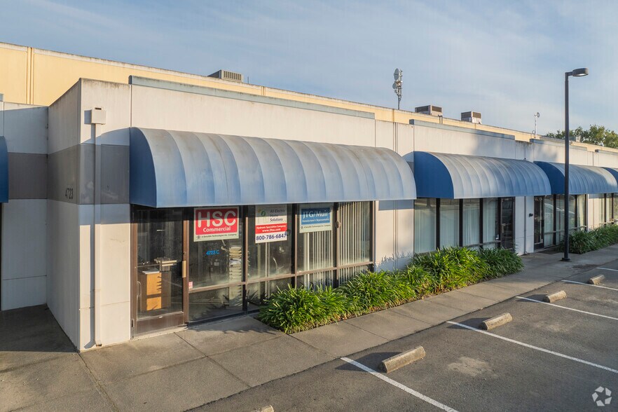 More Photos Of 4723 Tidewater Ave, Oakland Showroom For Lease