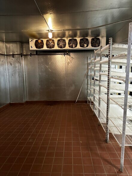 More Photos Of 45 Rincon Dr, Camarillo General Retail For Lease