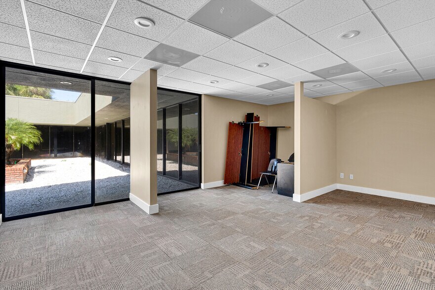 More Photos Of 5666 Seminole Blvd, Seminole Office For Sale