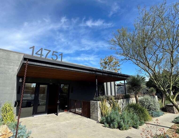 Primary Photo Of 14751-14761 Califa St, Van Nuys Office For Lease
