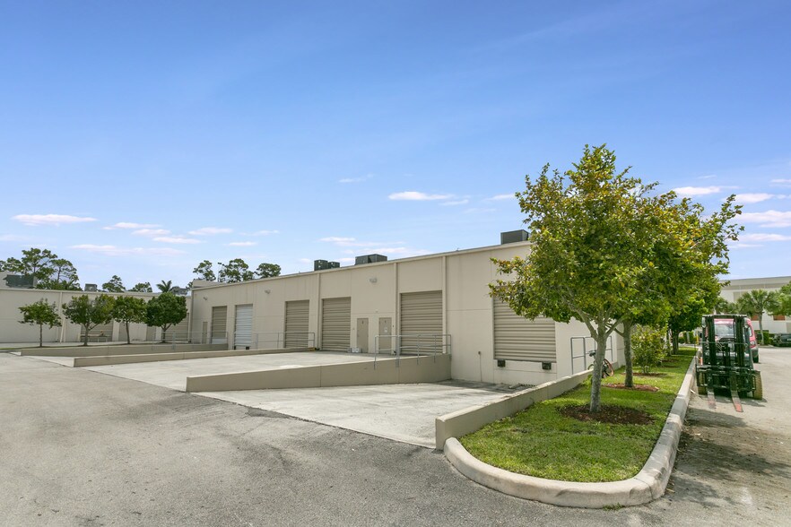 More Photos Of 2253 Vista Pky, West Palm Beach Unknown For Lease