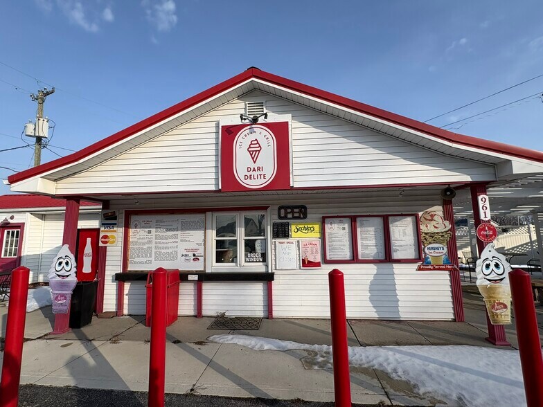 Primary Photo Of 961 E High St, Hicksville Restaurant For Sale