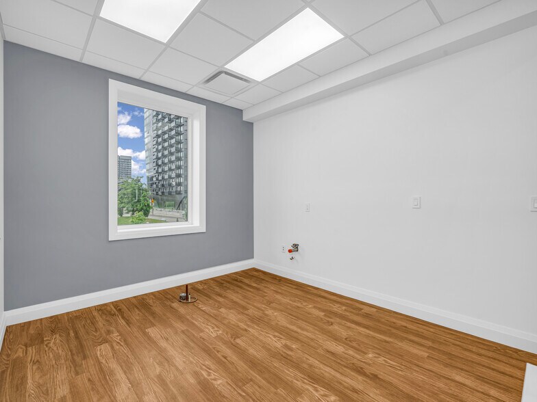 More Photos Of 541 Queen St E, Toronto Storefront For Lease