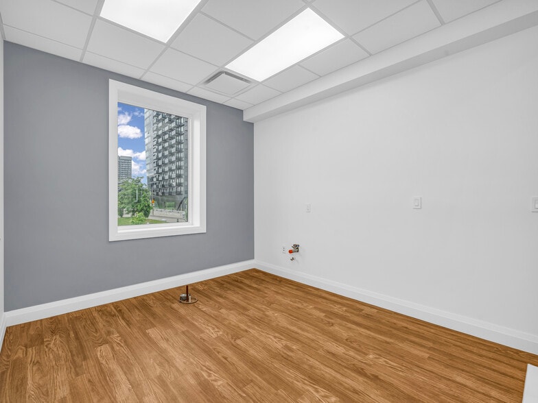 More Photos Of 541 Queen St E, Toronto Storefront For Lease