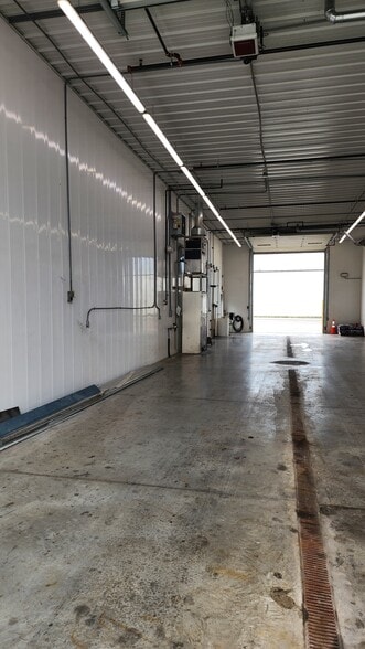 More Photos Of 3070 Commodity Ln, Green Bay Truck Terminal For Sale