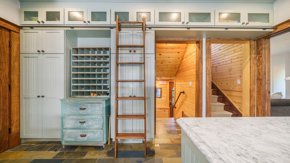 More Photos Of 409 N State St, Franklin Grove Hotel For Sale