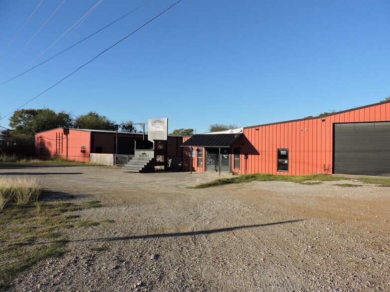 More Photos Of 920 W Mason St, Mabank Manufacturing For Sale