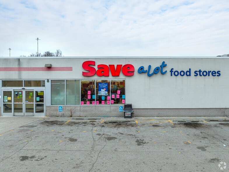 More Photos Of 344 E 63rd St, Chicago Supermarket For Lease