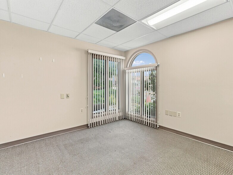More Photos Of 187 Thomas Johnson Dr, Frederick Medical For Lease