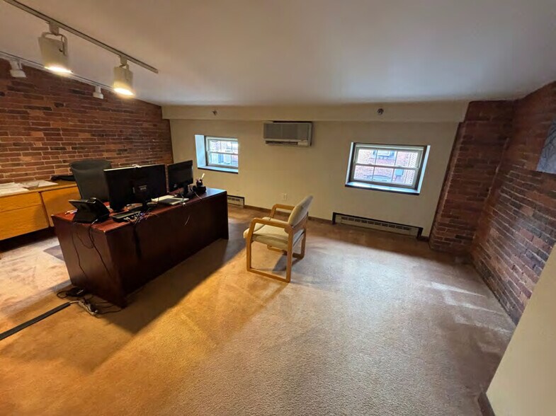 More Photos Of 1380-1402 Main St, Springfield Office For Sale