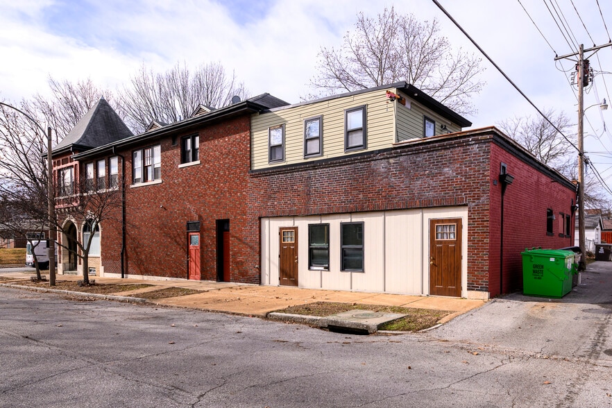 More Photos Of 5001 Pernod Ave, Saint Louis Flex For Sale