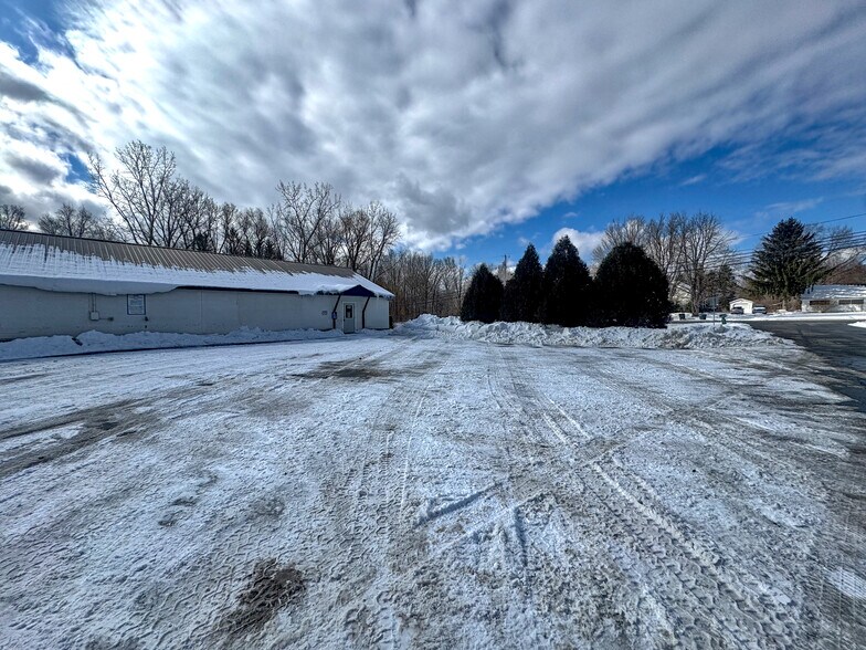 More Photos Of 33 Transport Dr, Bennington Freestanding For Sale