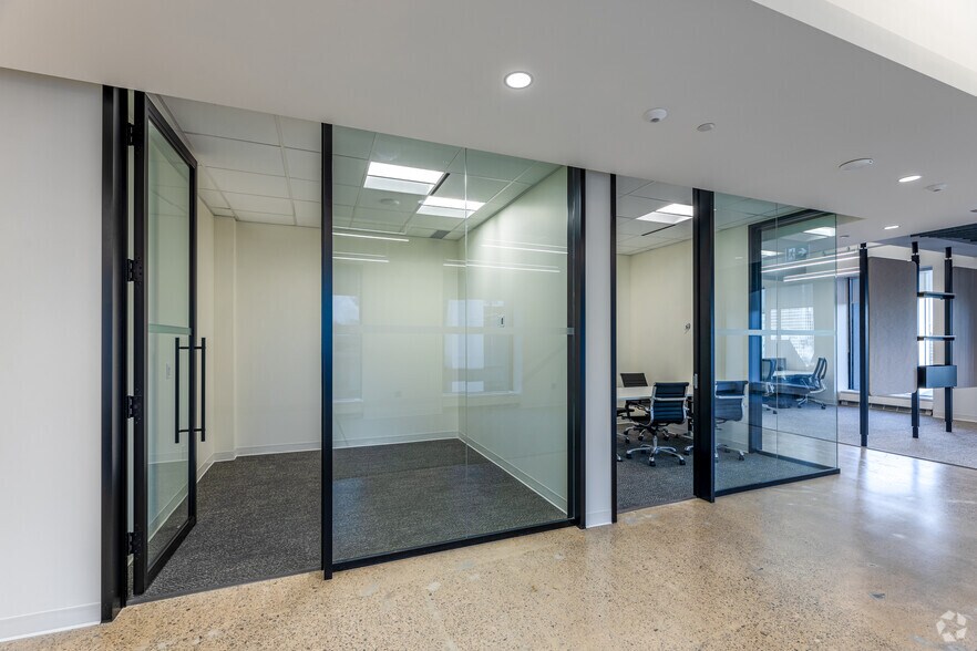 More Photos Of 390 Bay St, Toronto Office For Lease