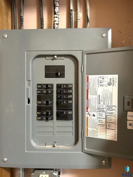 More Photos Of 118 N Broadway Ave, Miller General Retail For Sale