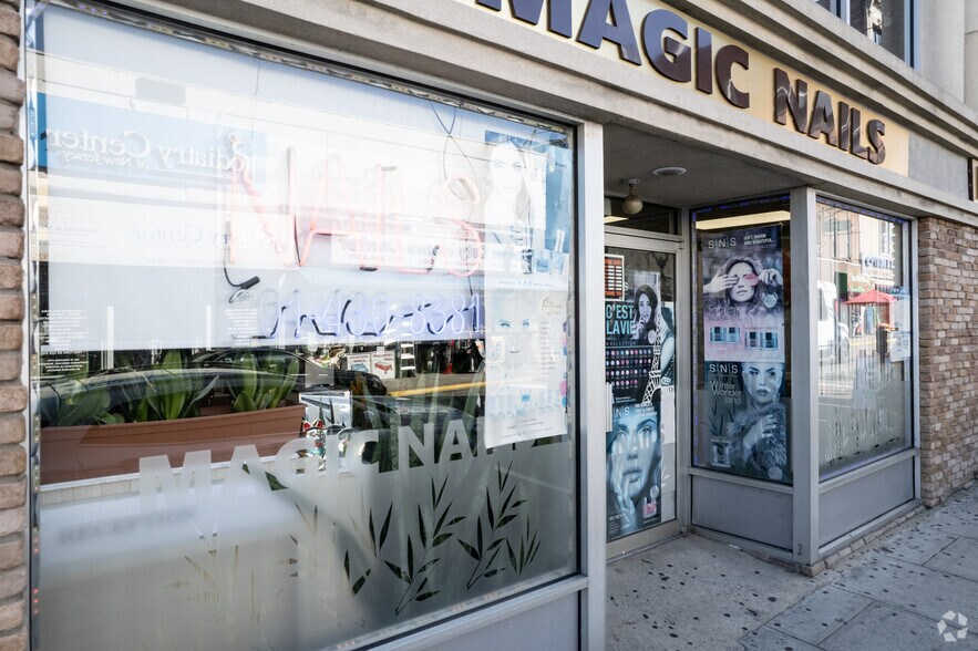 More Photos Of 3800-3806 Bergenline Ave, Union City Storefront Retail Residential For Lease