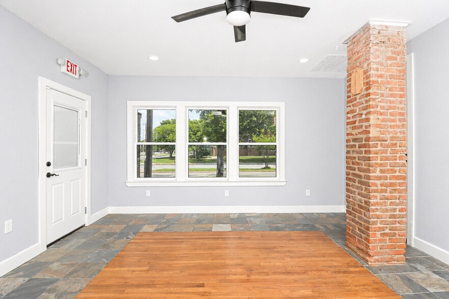 More Photos Of 105 S Zang Blvd, Dallas Office For Lease