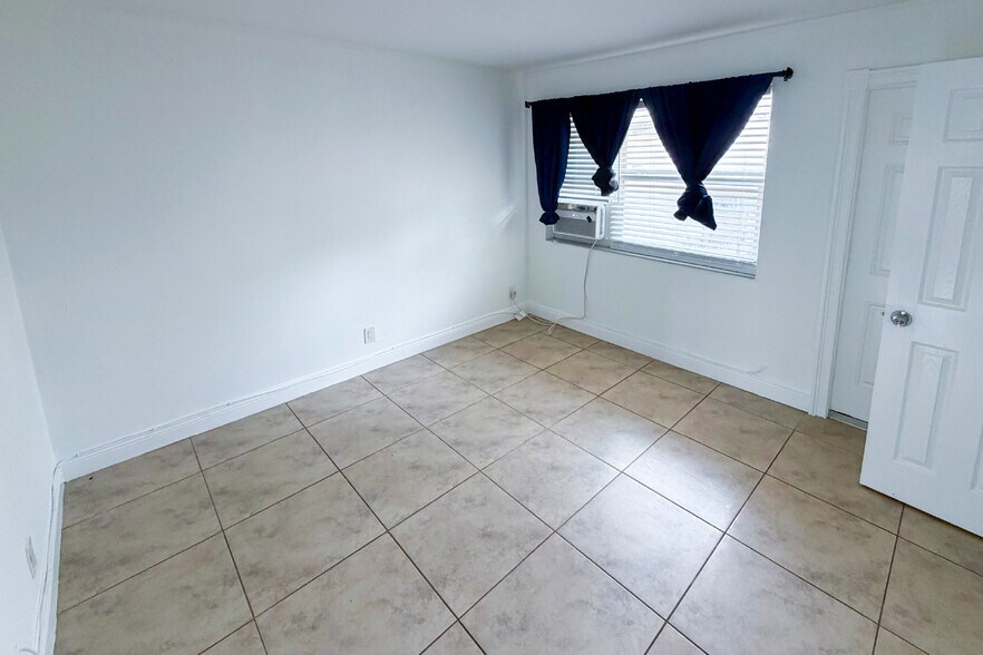 More Photos Of 921-925 NE 17th Ave, Fort Lauderdale Apartments For Sale