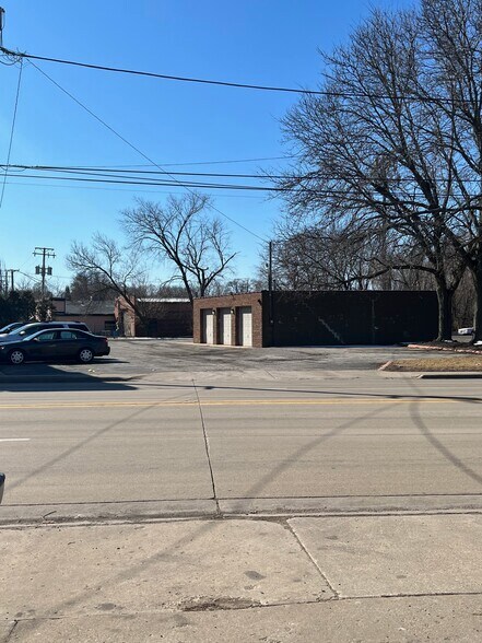 More Photos Of 2303 Charles St, Rockford Loft Creative Space For Sale