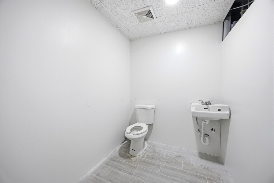 More Photos Of 136-21 41st Ave, Flushing Storefront Retail Office For Sale