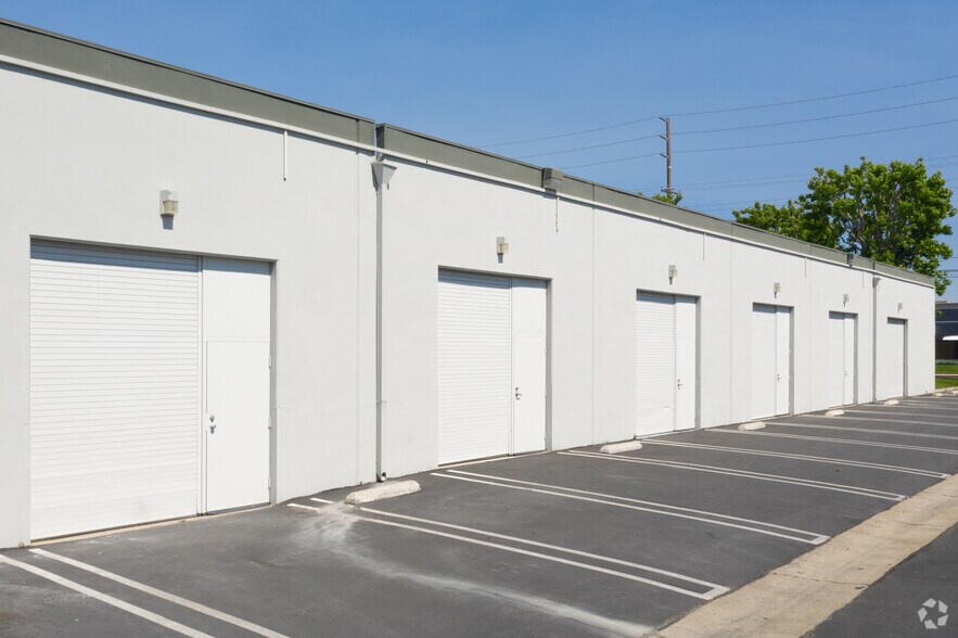 More Photos Of 785 W 17th St, Costa Mesa Warehouse For Lease