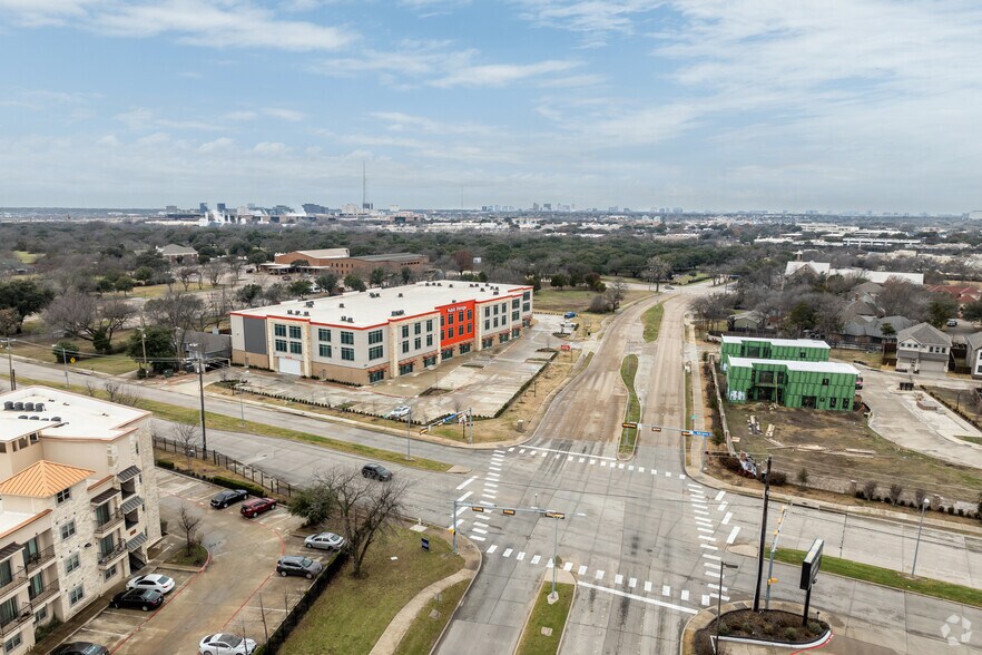 More Photos Of 350 E Buckingham Rd, Richardson Self Storage For Lease