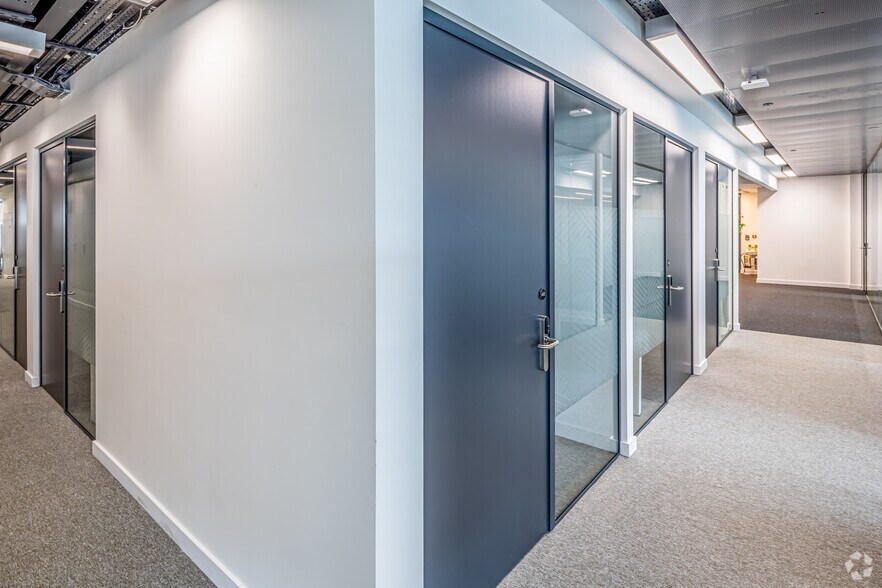 More Photos Of 25 Wilton Rd, London Coworking Space