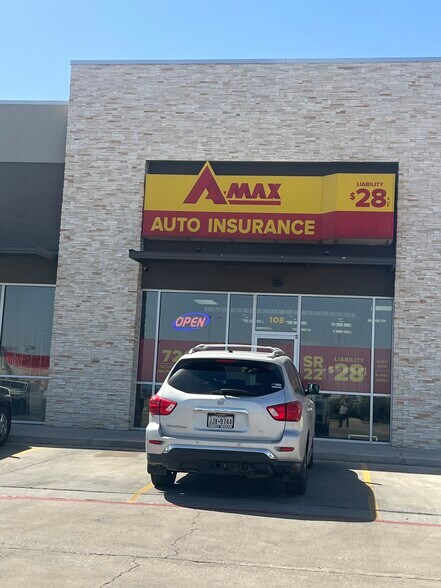 More Photos Of 2419 E Saunders St, Laredo Storefront Retail Office For Lease