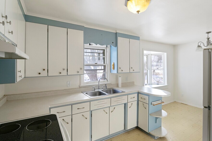 More Photos Of 2900 E Henrietta Rd, Henrietta Office For Sale