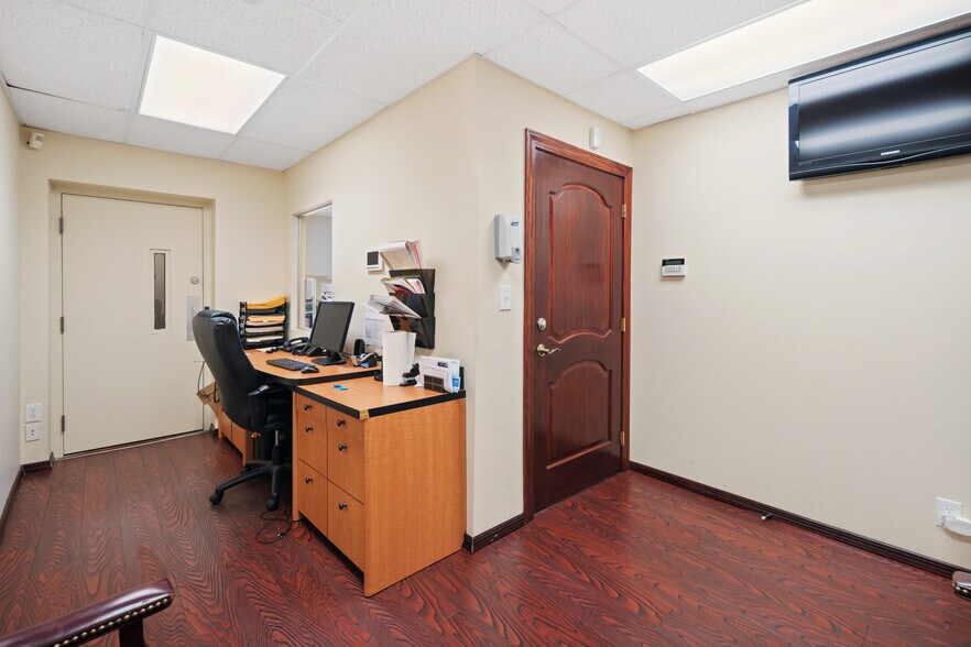 More Photos Of 251 E 5th St, Brooklyn Office Residential For Lease